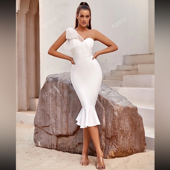 White bandage dress with bow shoulder - Picture 5 of 5